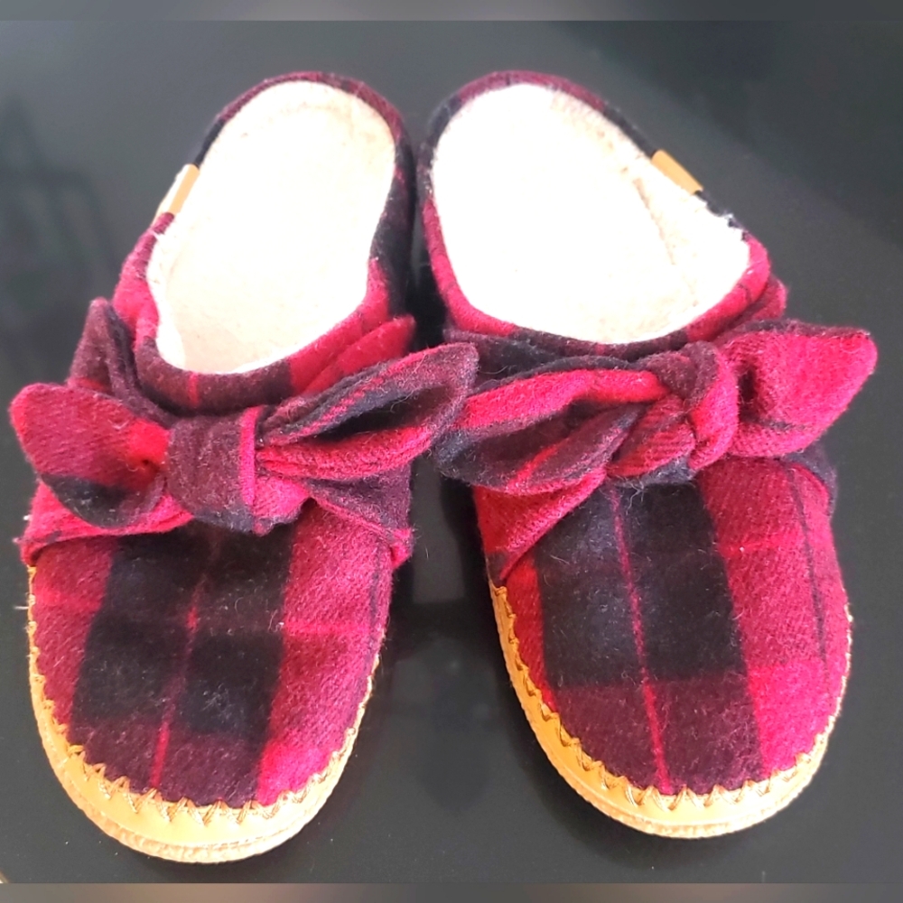 Tom's Buffalo Plaid slippers sz.6
